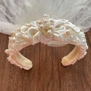 💍 Elegant Bridal Headband with Veil- Perfect for Weddings/Bridal Showers! 👰‍♀️